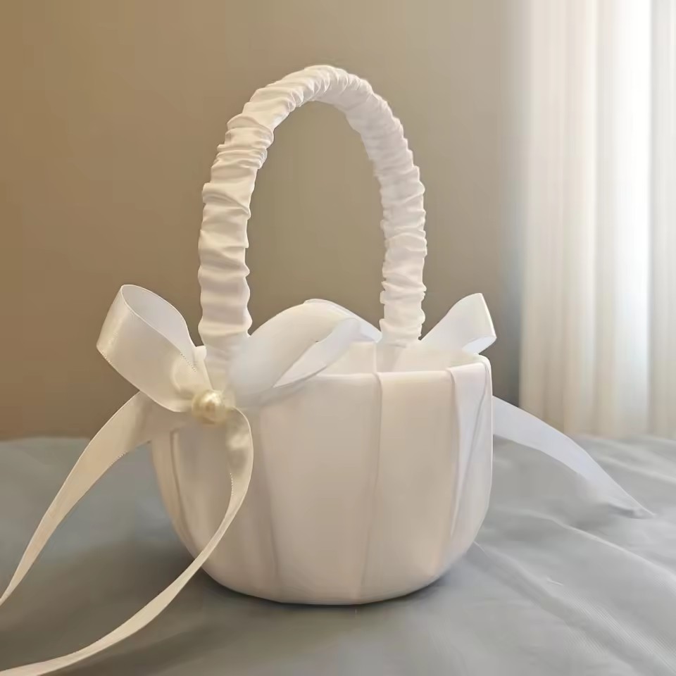Bruids wit satijnen strik bloe - Wedding Hampers recensie en prijs